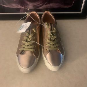 Vintage Havana NWT metallic sneakers est. in 1954 comes with the dust bag